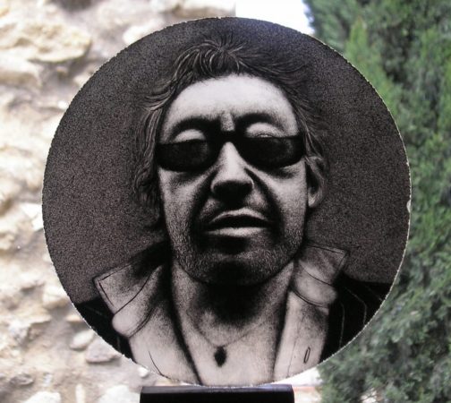 peinture sur verre de la tête de Gainsbourg