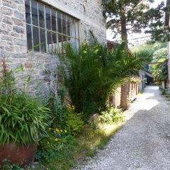 entrée du moulin des arts avec sa ruelle