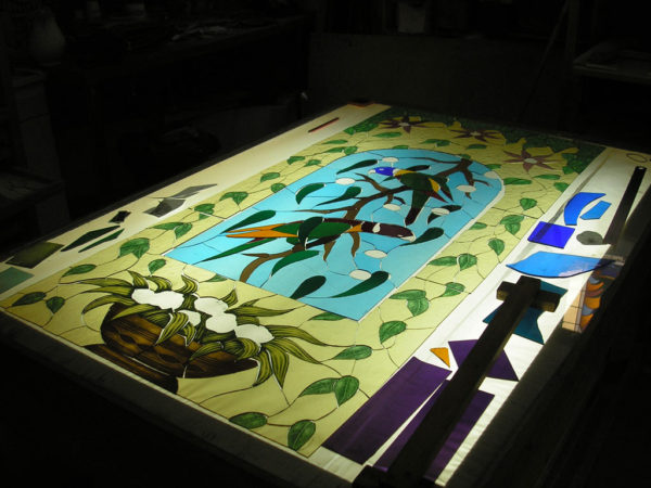 verre avant peinture sur table lumineuse