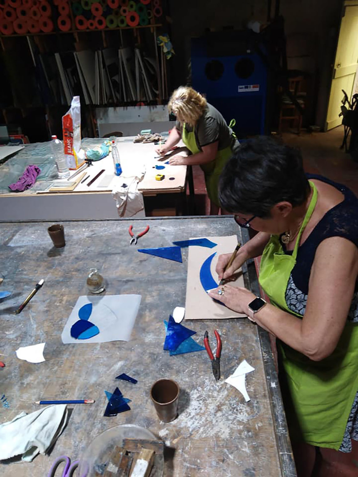 Stages de vitrail traditionnel au plomb au cœur d'un atelier verrier